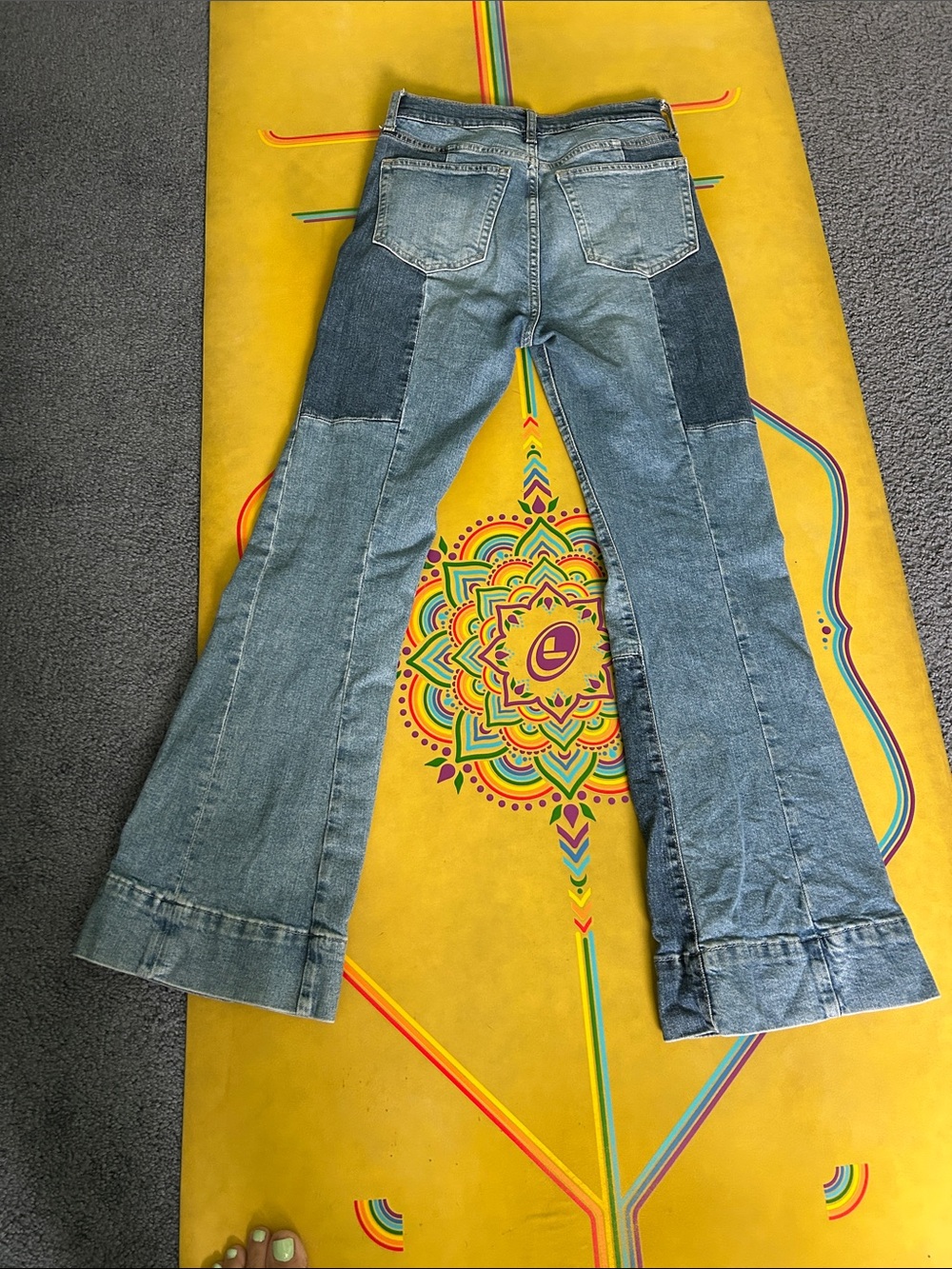 GAP 70's Flare High Rise Patchwork Light / Medium Wash Jeans, size 0 / 25 petite - Picture 2 of 4